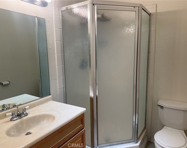 1022 Irving Avenue - Photo Thumbnail 14