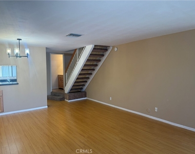 1022 Irving Avenue - Photo Thumbnail 5