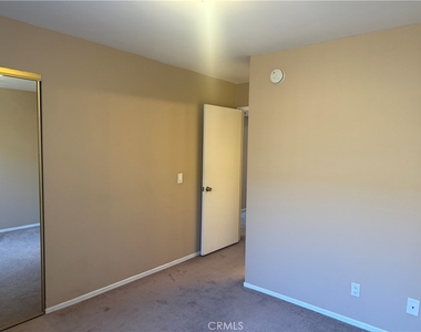 1022 Irving Avenue - Photo Thumbnail 15