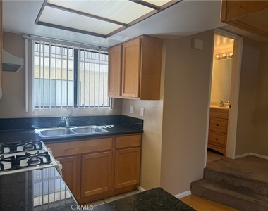 1022 Irving Avenue - Photo Thumbnail 8