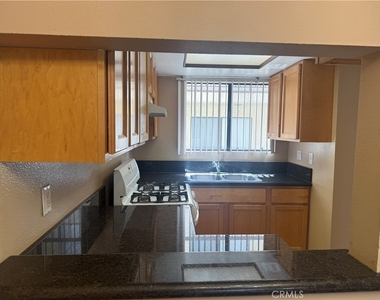 1022 Irving Avenue - Photo Thumbnail 7
