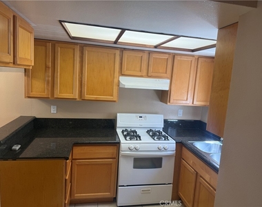 1022 Irving Avenue - Photo Thumbnail 9