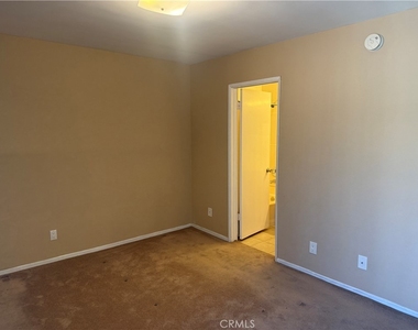 1022 Irving Avenue - Photo Thumbnail 12
