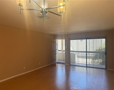 1022 Irving Avenue - Photo Thumbnail 4