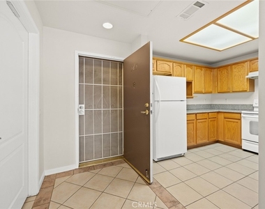 208 N Lincoln Avenue - Photo Thumbnail 5