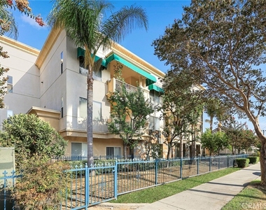 208 N Lincoln Avenue - Photo Thumbnail 2