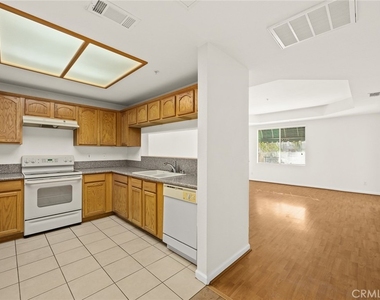 208 N Lincoln Avenue - Photo Thumbnail 6