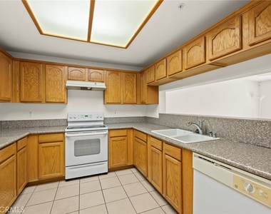 208 N Lincoln Avenue - Photo Thumbnail 7