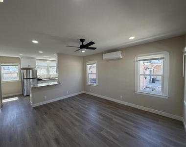 1225 Pine St - Photo Thumbnail 12