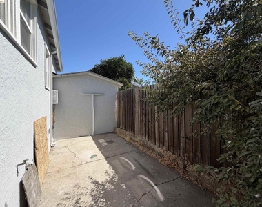1225 Pine St - Photo Thumbnail 6