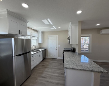 1225 Pine St - Photo Thumbnail 11