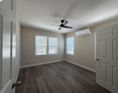 1225 Pine St - Photo Thumbnail 4