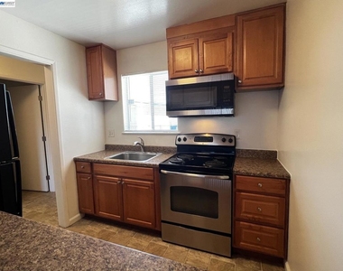 36976 Mulberry St - Photo Thumbnail 6