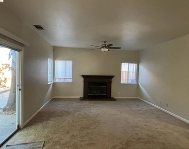 5021 Chaparral Ct - Photo Thumbnail 6