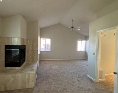5021 Chaparral Ct - Photo Thumbnail 4