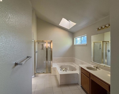 5021 Chaparral Ct - Photo Thumbnail 11