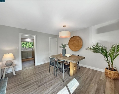 8 Cherry Hills Court - Photo Thumbnail 3