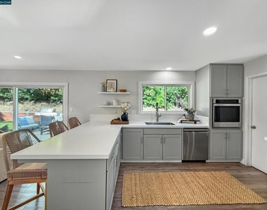 8 Cherry Hills Court - Photo Thumbnail 5