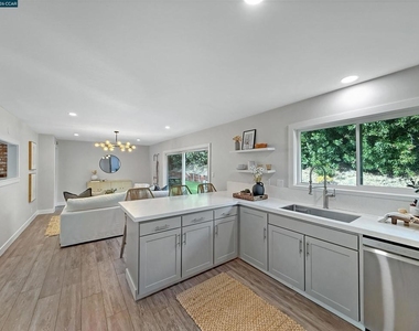 8 Cherry Hills Court - Photo Thumbnail 6