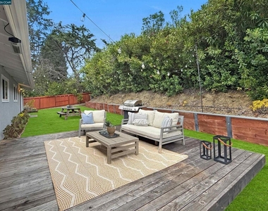 8 Cherry Hills Court - Photo Thumbnail 21
