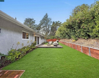 8 Cherry Hills Court - Photo Thumbnail 23