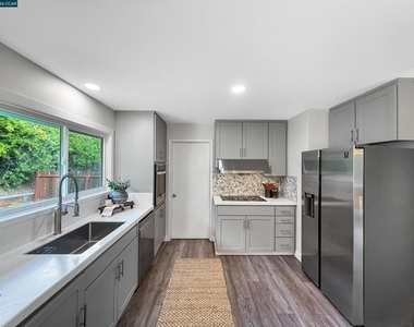 8 Cherry Hills Court - Photo Thumbnail 8