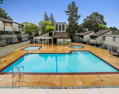 1333 N Camino Alto - Photo Thumbnail 22