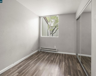 1333 N Camino Alto - Photo Thumbnail 14