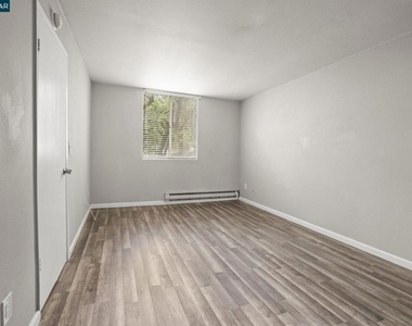 1333 N Camino Alto - Photo Thumbnail 16