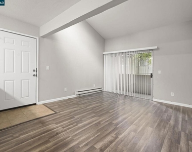 1333 N Camino Alto - Photo Thumbnail 3