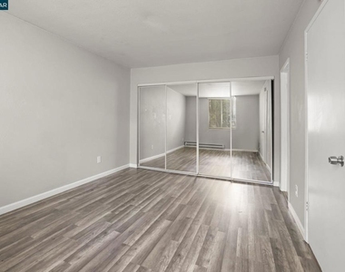 1333 N Camino Alto - Photo Thumbnail 17