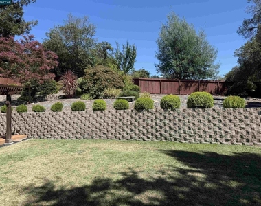 1271 Summit Rd - Photo Thumbnail 23
