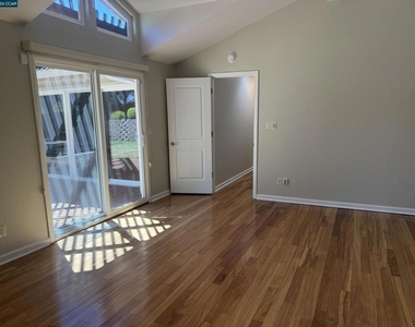 1271 Summit Rd - Photo Thumbnail 3