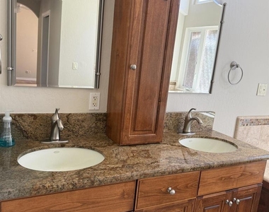 1271 Summit Rd - Photo Thumbnail 11