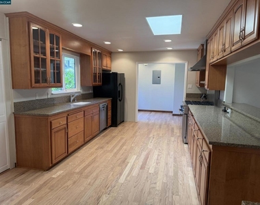 1271 Summit Rd - Photo Thumbnail 9