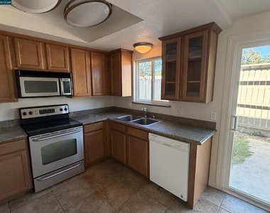 1177 Norwegian Ave - Photo Thumbnail 14