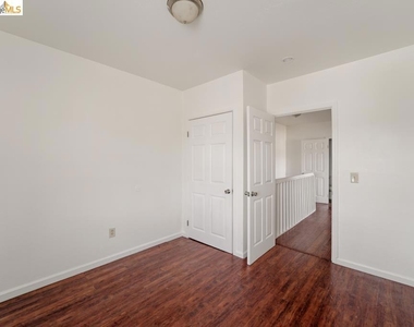 402 Bissell - Photo Thumbnail 12