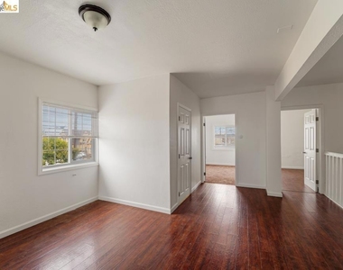 402 Bissell - Photo Thumbnail 5