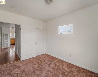 402 Bissell - Photo Thumbnail 14