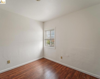 402 Bissell - Photo Thumbnail 10