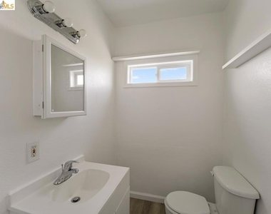 402 Bissell - Photo Thumbnail 16