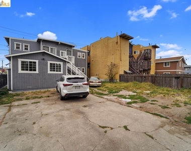 402 Bissell - Photo Thumbnail 21
