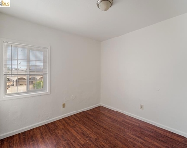 402 Bissell - Photo Thumbnail 9