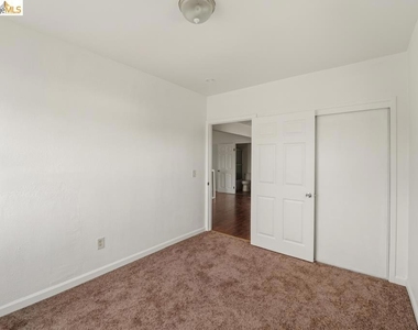 402 Bissell - Photo Thumbnail 15