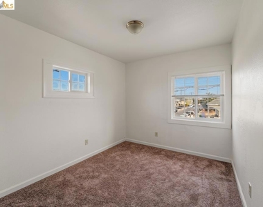 402 Bissell - Photo Thumbnail 13