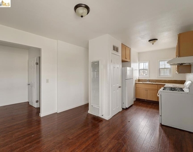 402 Bissell - Photo Thumbnail 7