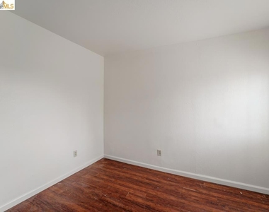 402 Bissell - Photo Thumbnail 18