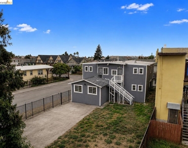 402 Bissell - Photo Thumbnail 1