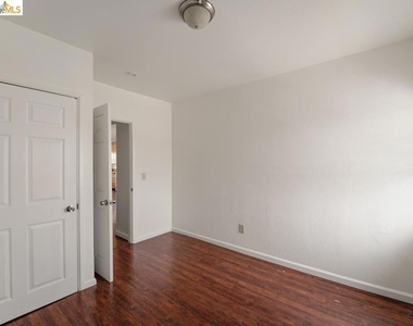 402 Bissell - Photo Thumbnail 11