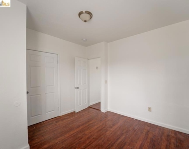 402 Bissell - Photo Thumbnail 19